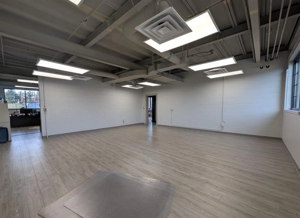 6035 N Knoxville Ave - Suites 103 & 105 — Lease in Peoria, IL, photo 4 of 8