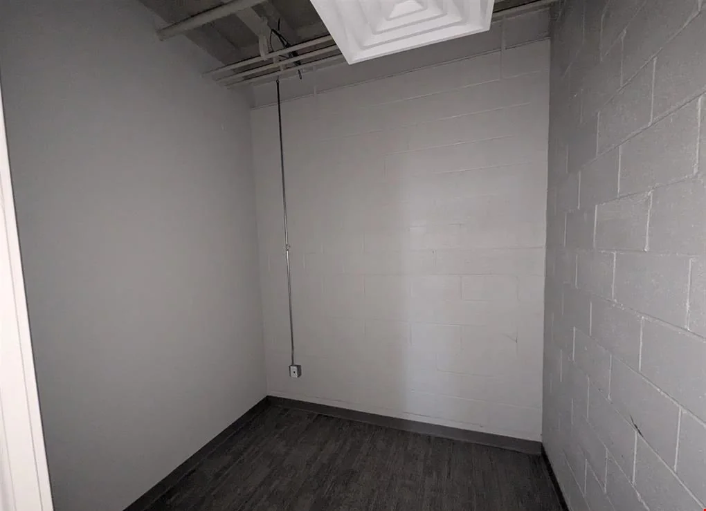 6035 N Knoxville Ave - Suites 103 & 105 — Lease in Peoria, IL, photo 6 of 8