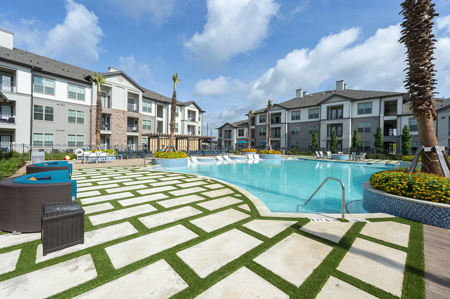 Royal Sienna — Sale in Missouri City, TX, photo 1 of 8