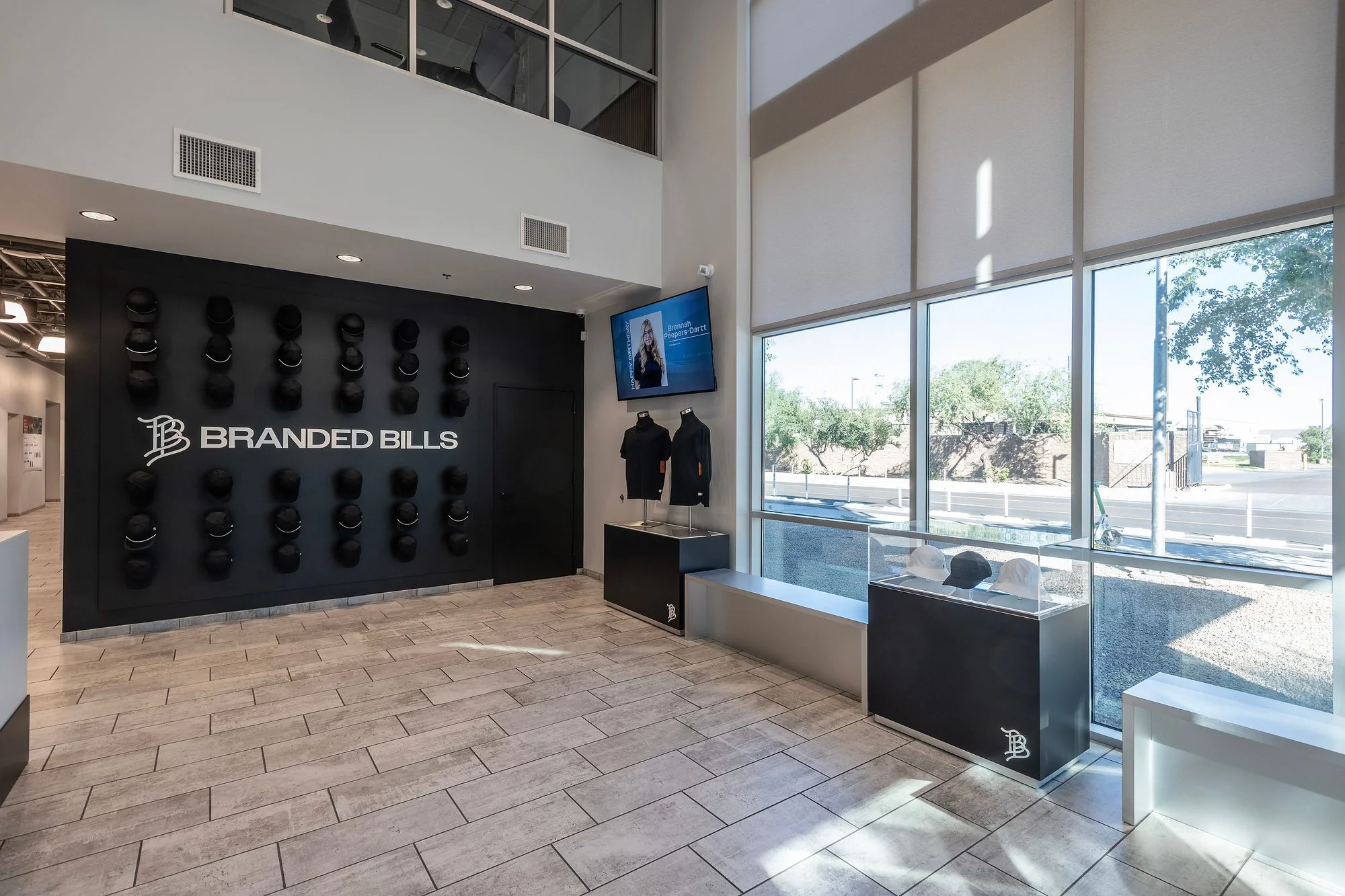 360 South Smith Road — Sale in Tempe, AZ, photo 3 of 8