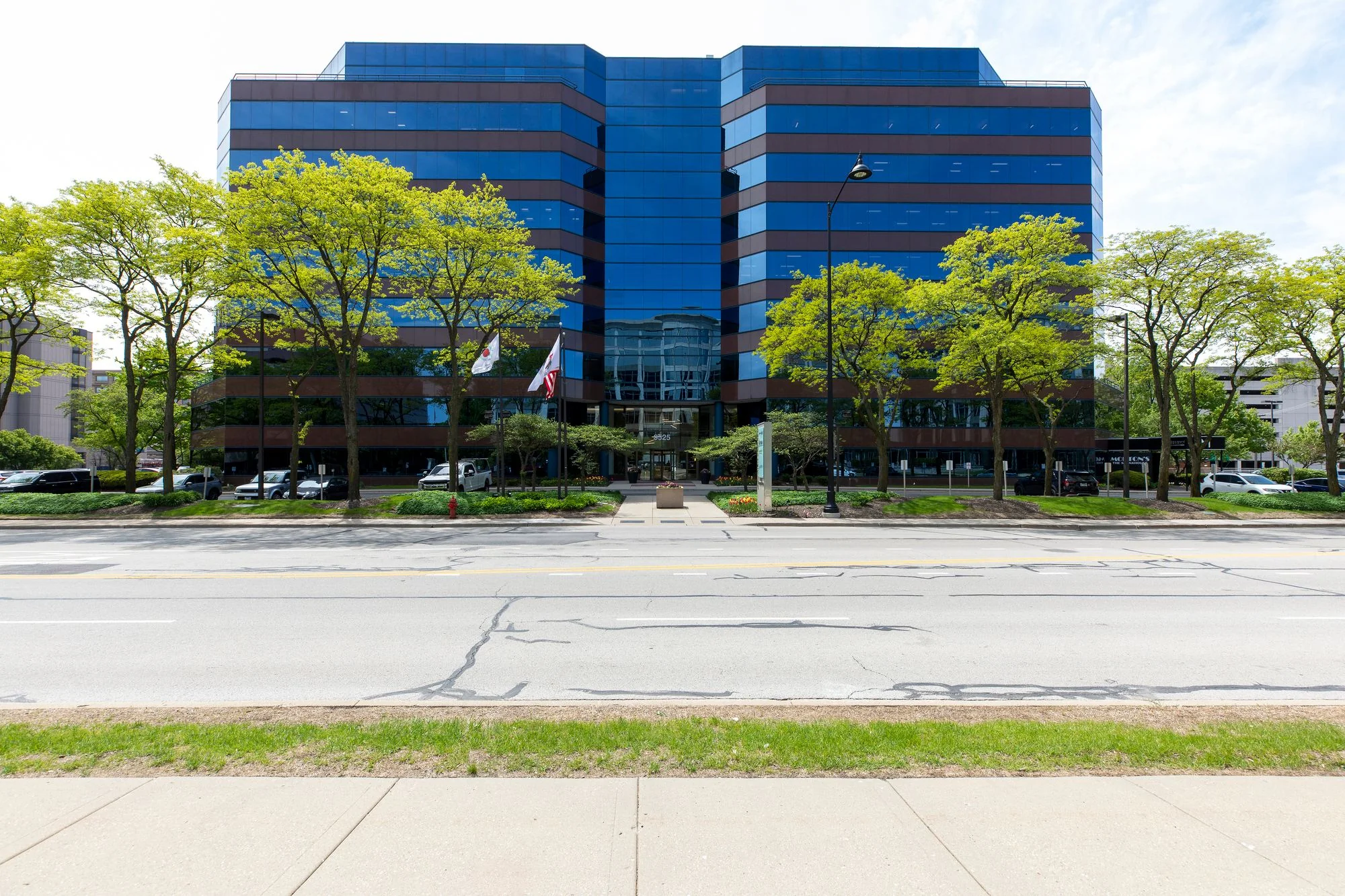 Columbia Centre III — Sale in Rosemont, IL, photo 1 of 4