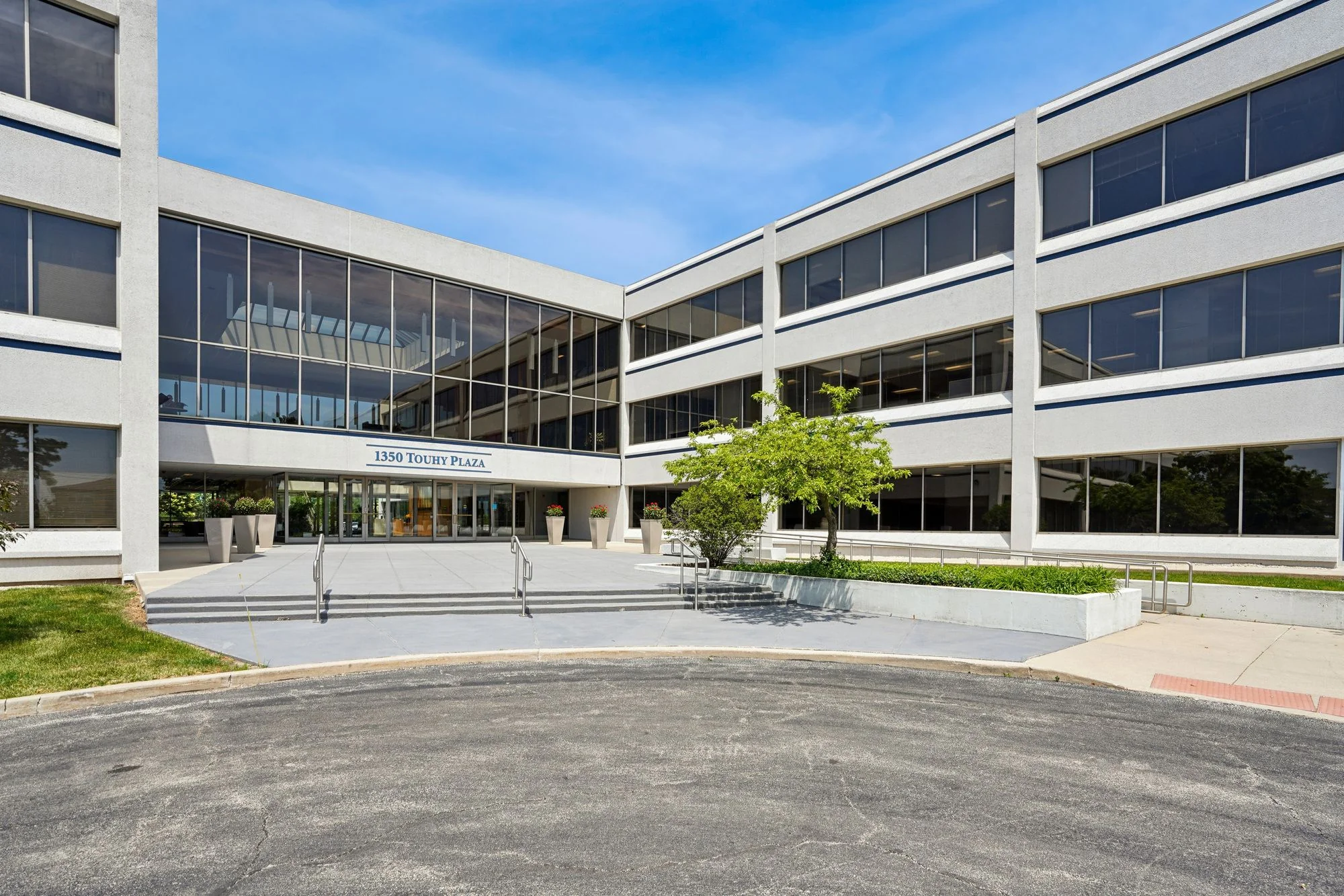 1350 Touhy Plaza — Sale in Des Plaines, IL, photo 1 of 1