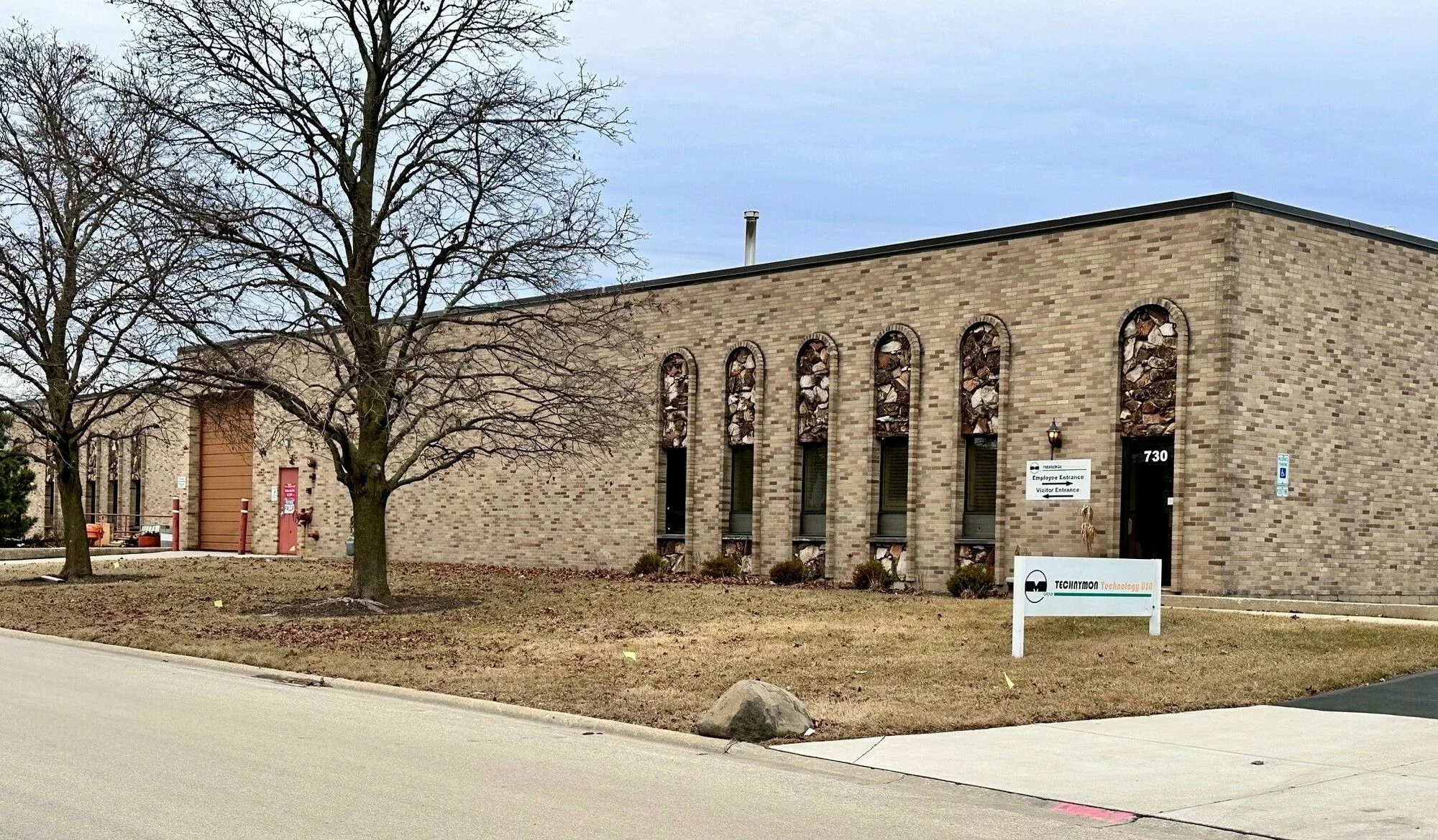 +/- 14,963 SF Industrial Building for Sale — Sale in Wood Dale, IL, photo 1 of 7