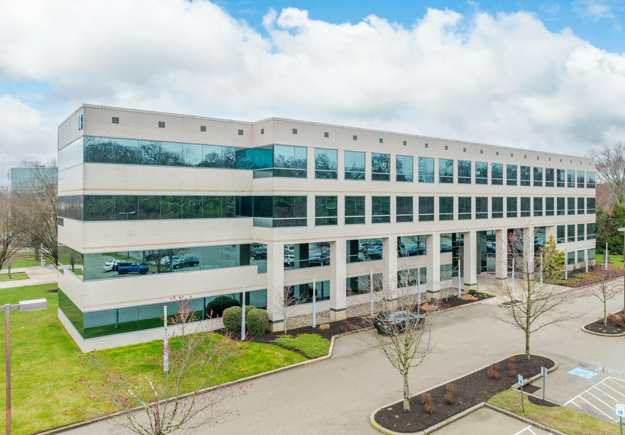 VEVA 18 — Lease in Blue Bell, PA, photo 1 of 2