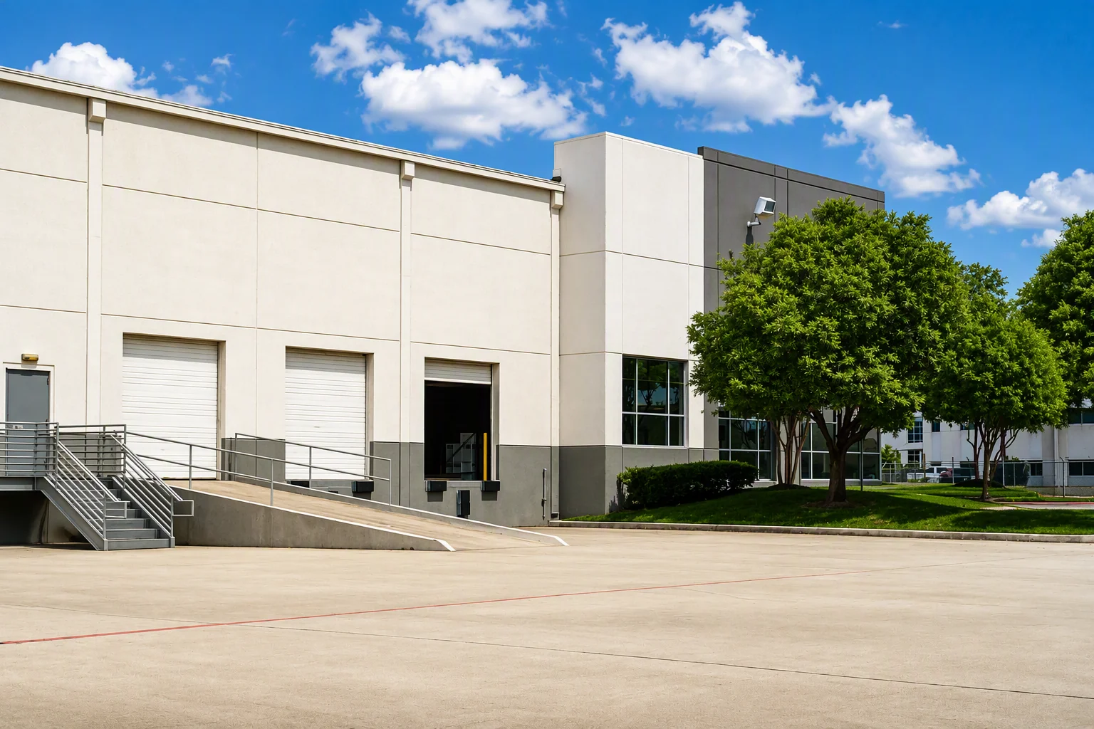 Sam Houston Center — Lease in Houston, TX, photo 1 of 3