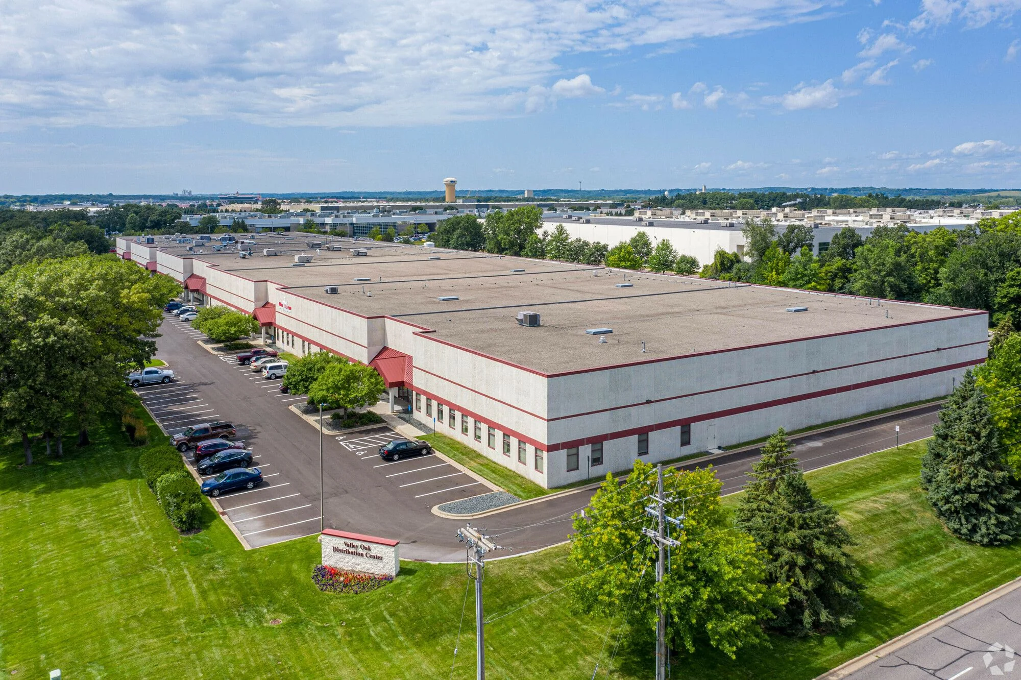 VALLEY OAK DISTRIBUTION CENTER — Lease in Shakopee, MN, photo 2 of 4