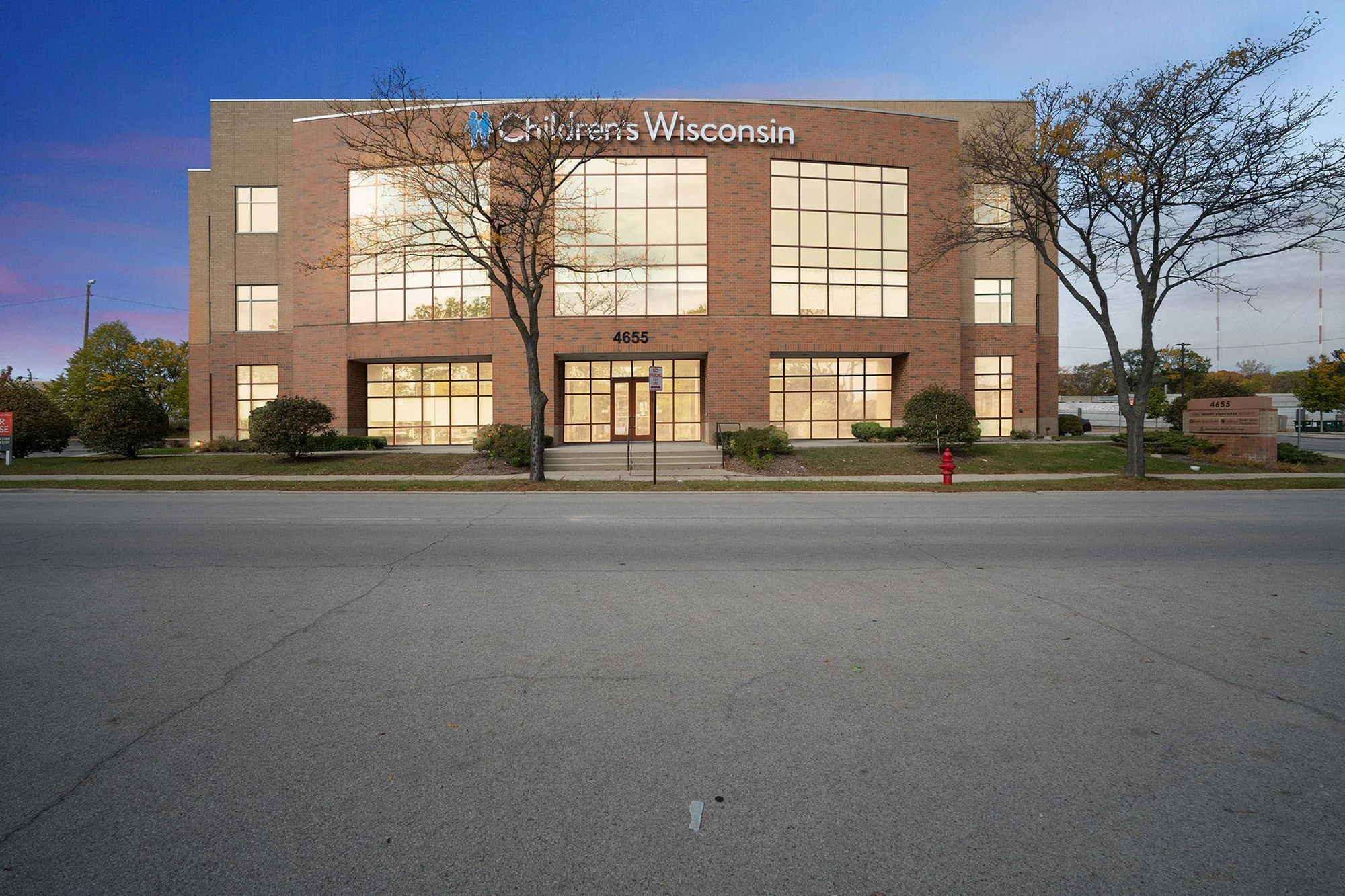 Glendale Professional Building — Lease in Glendale, WI, photo 3 of 8