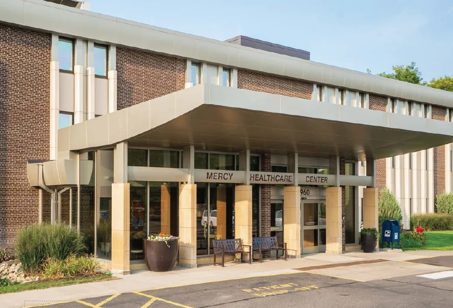 Mercy Healthcare Center — Lease in Coon Rapids, MN, photo 1 of 8