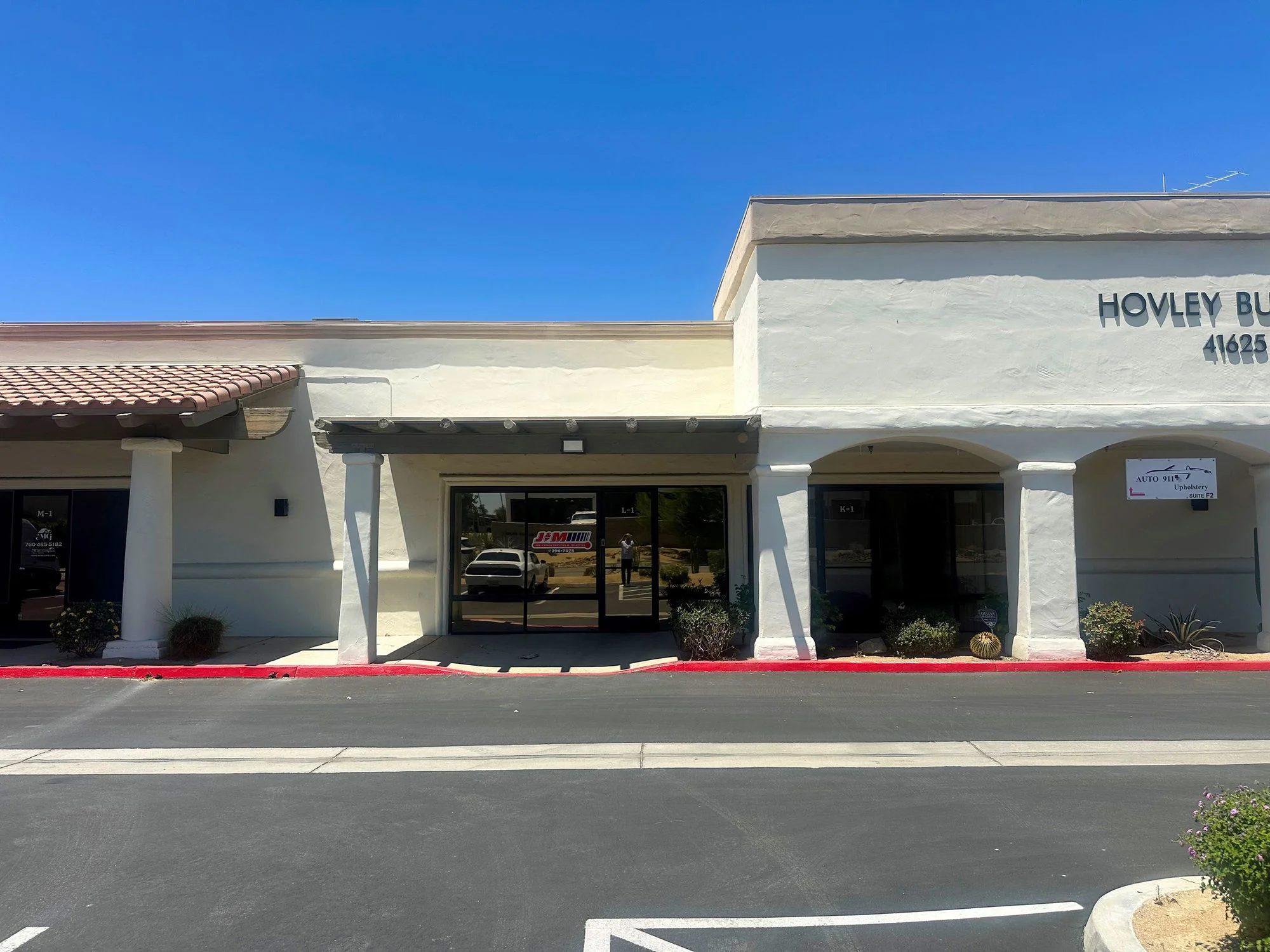 Hovley Business Center — Lease in Palm Desert, CA, photo 2 of 6