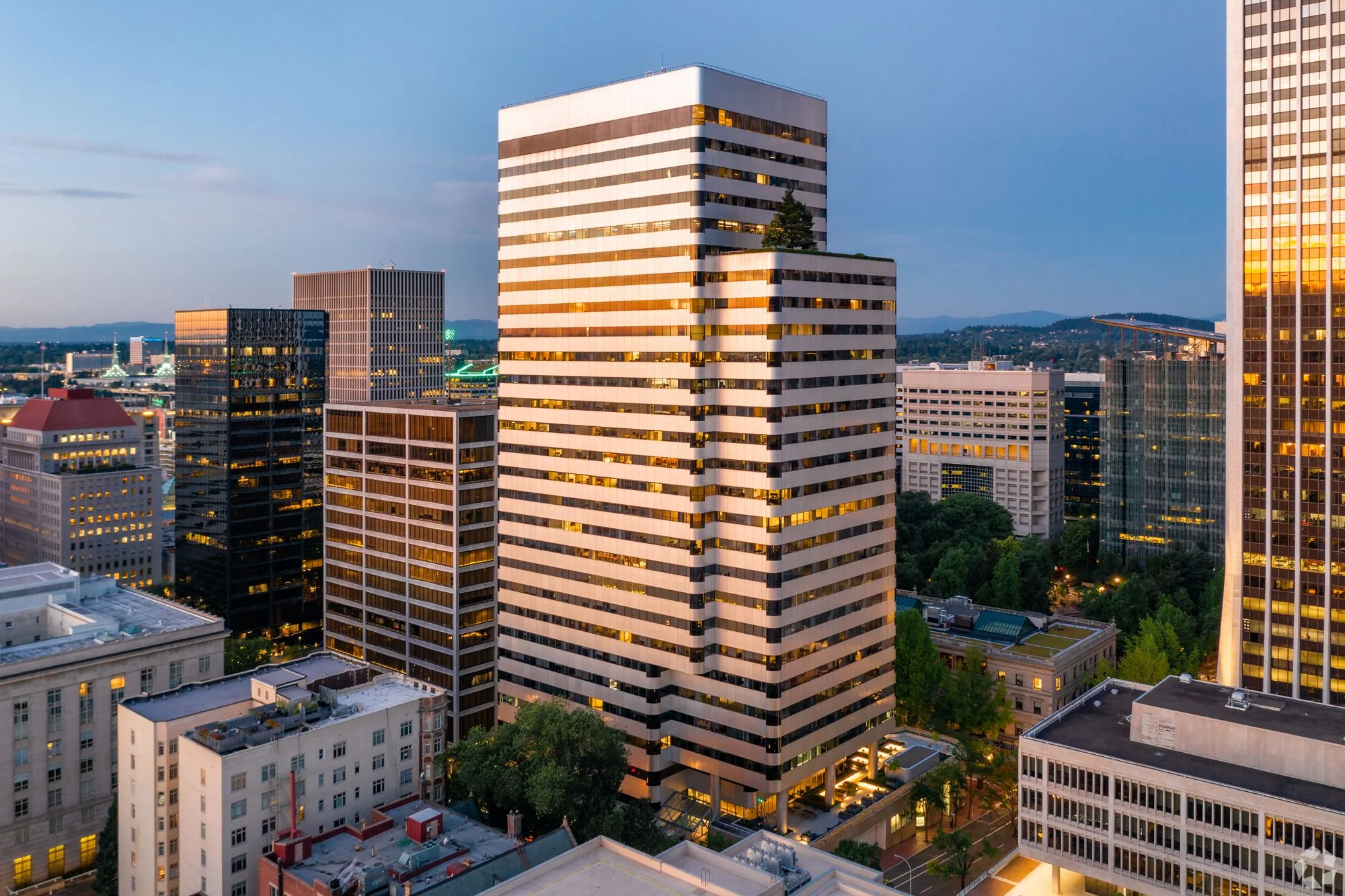 Pacwest — Lease in Portland, OR, photo 1 of 8