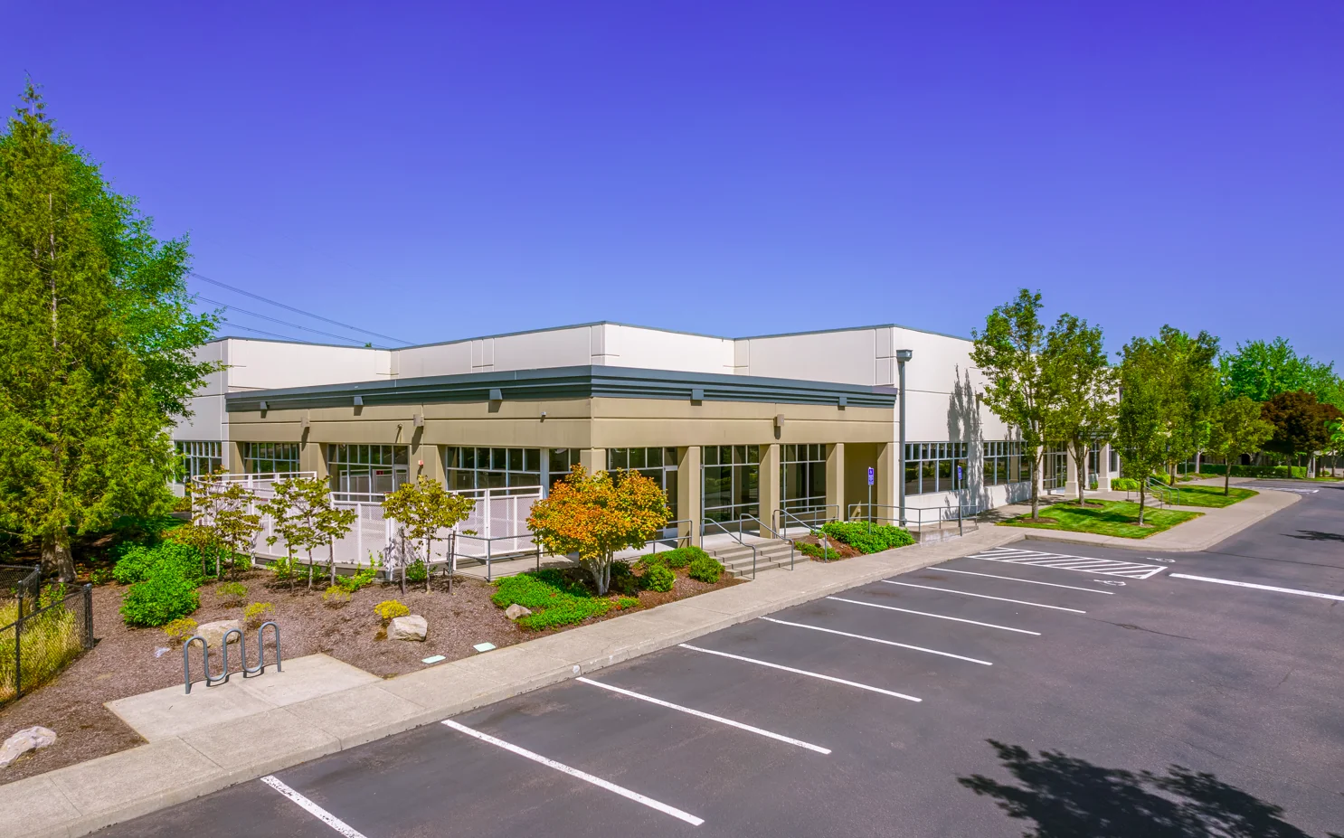 SunTech Corporate Park Building II — Lease in Hillsboro, OR, photo 1 of 4