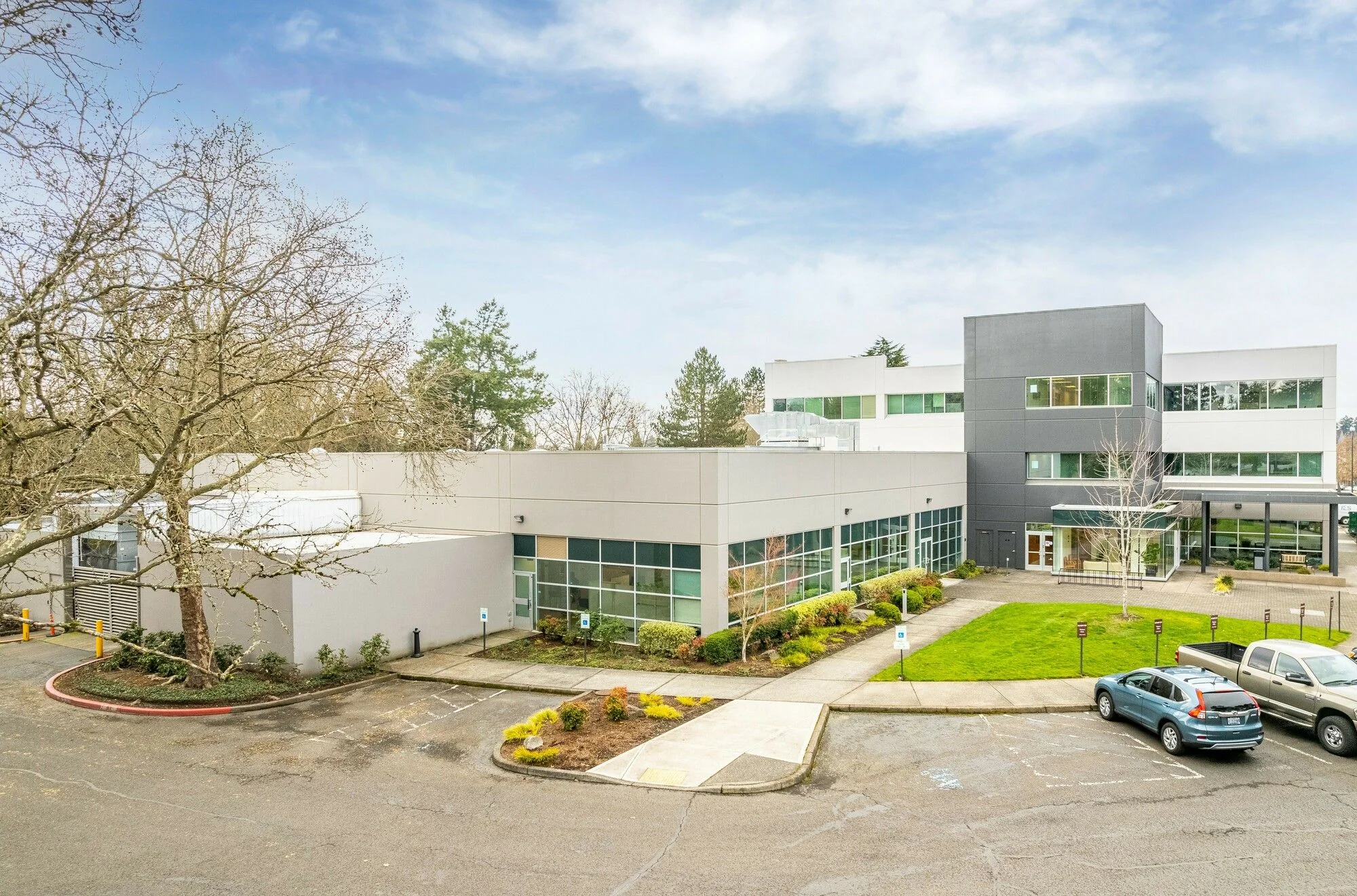 1400 Building — Lease in Hillsboro, OR, photo 2 of 8