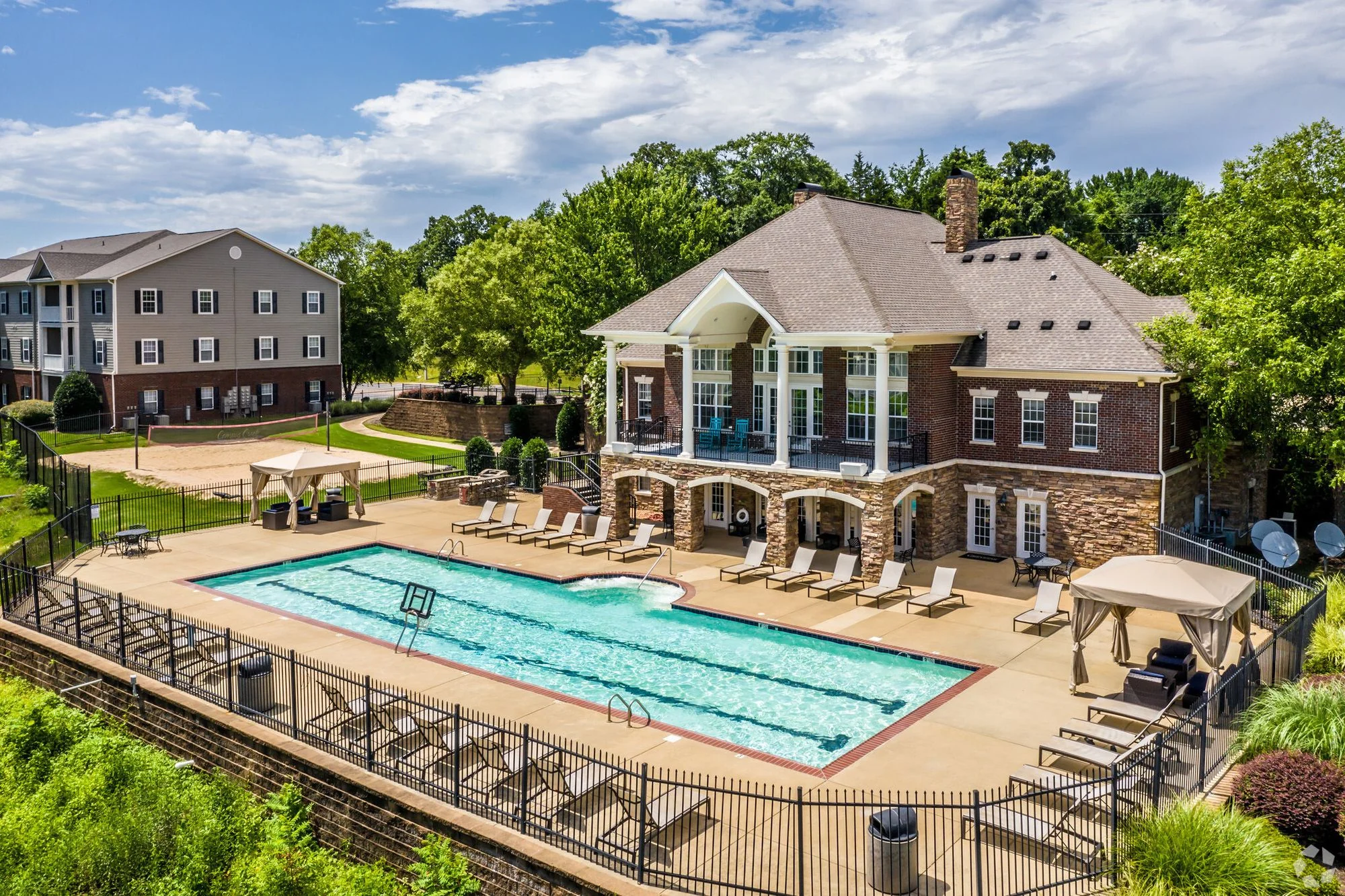 The Quarters & Suites Oxford — Sale in MS, photo 1 of 2