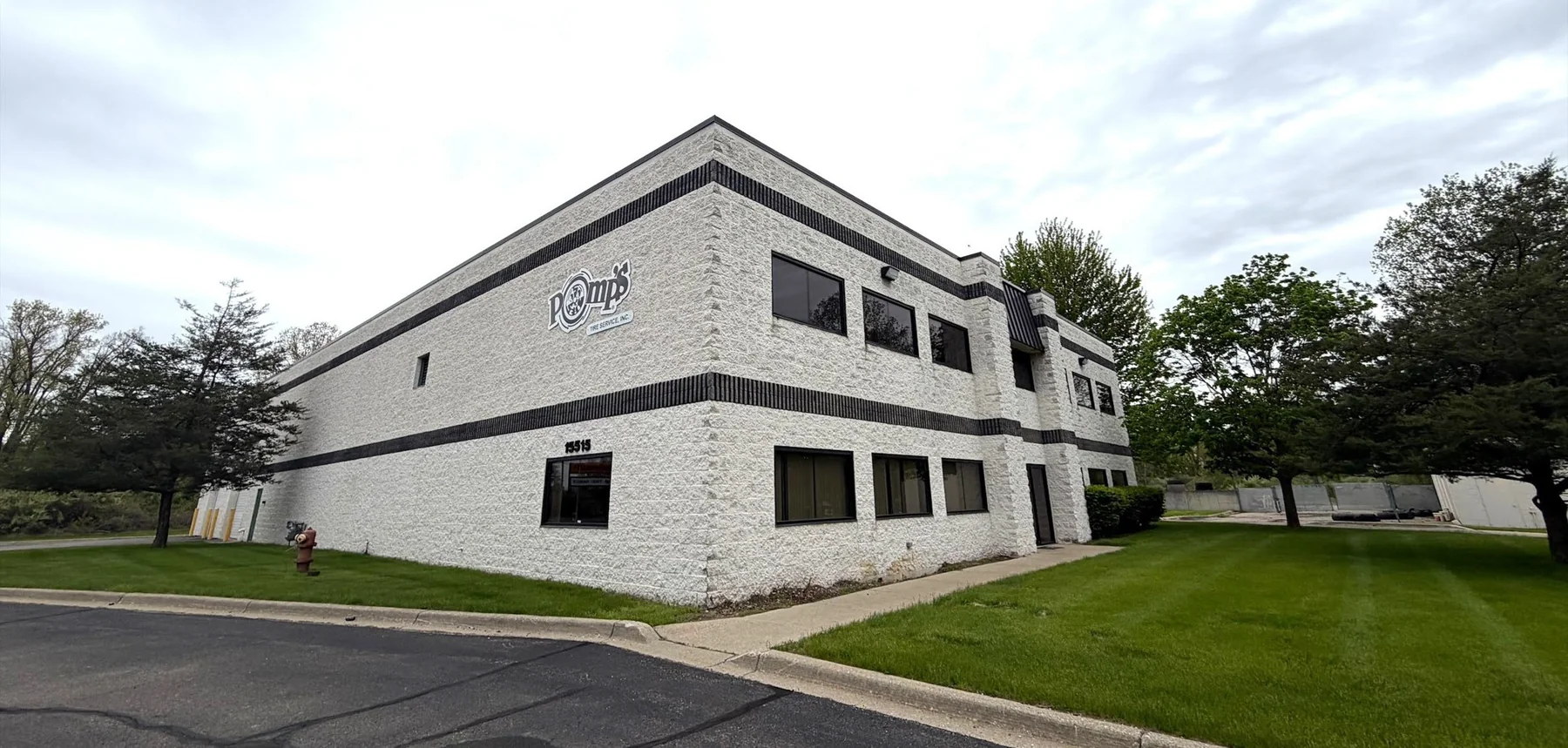 15515 Wayne Rd — Lease in MI, photo 1 of 1
