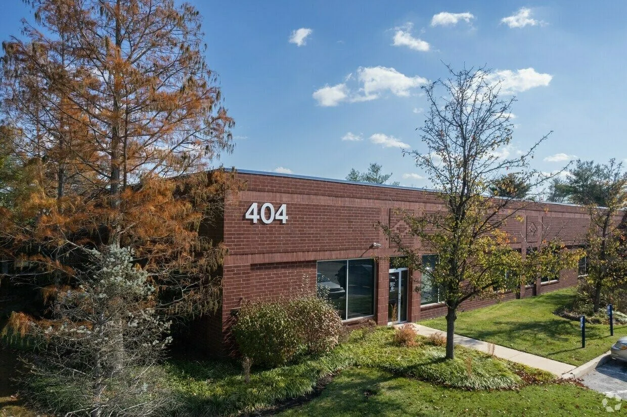 402-404 Lippincott Drive — Lease in NJ, photo 1 of 8