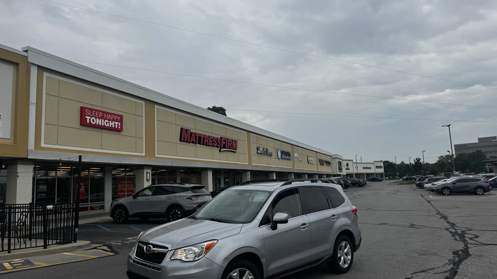 Retail in Indianapolis, IN — Lease in Indianapolis, IN, photo 3 of 4