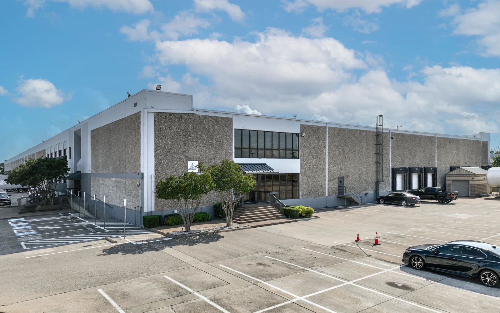 GSW Distribution Center — Lease in Arlington, TX, photo 2 of 2