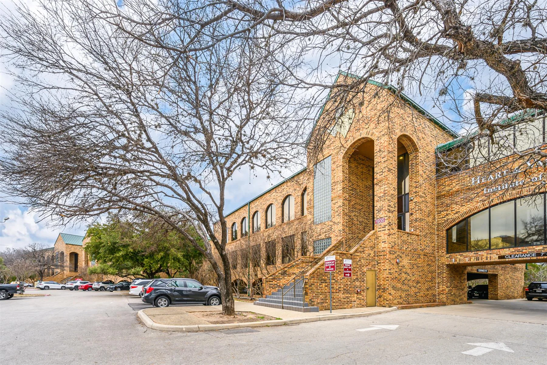 Greenspoint Office Building — Sale in San Antonio, TX, photo 2 of 8