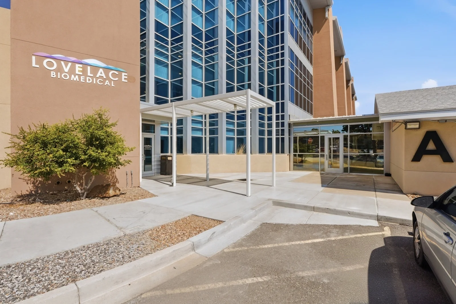 Lovelace Biomedical Building — Lease in Albuquerque, NM, photo 2 of 8