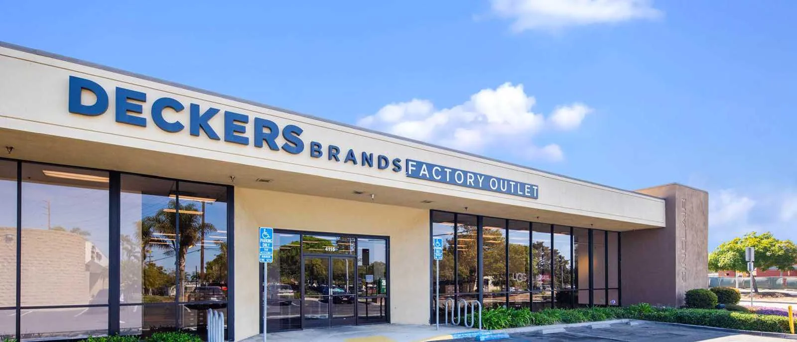 Retail in Ventura, CA — Lease in Ventura, CA, photo 1 of 8