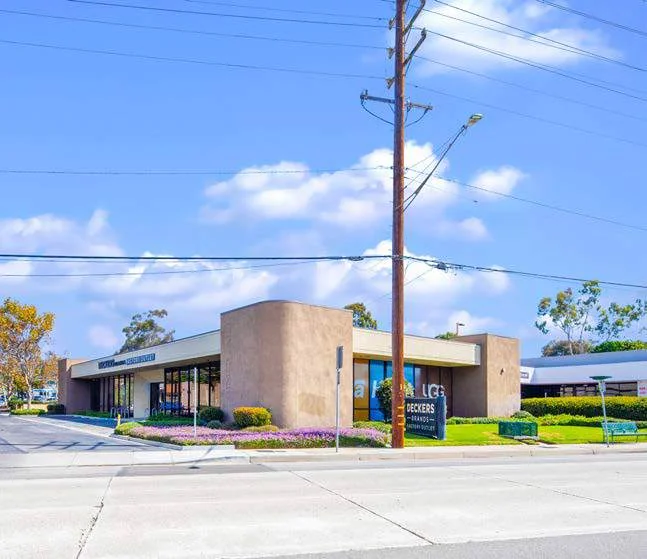 Retail in Ventura, CA — Lease in Ventura, CA, photo 2 of 8