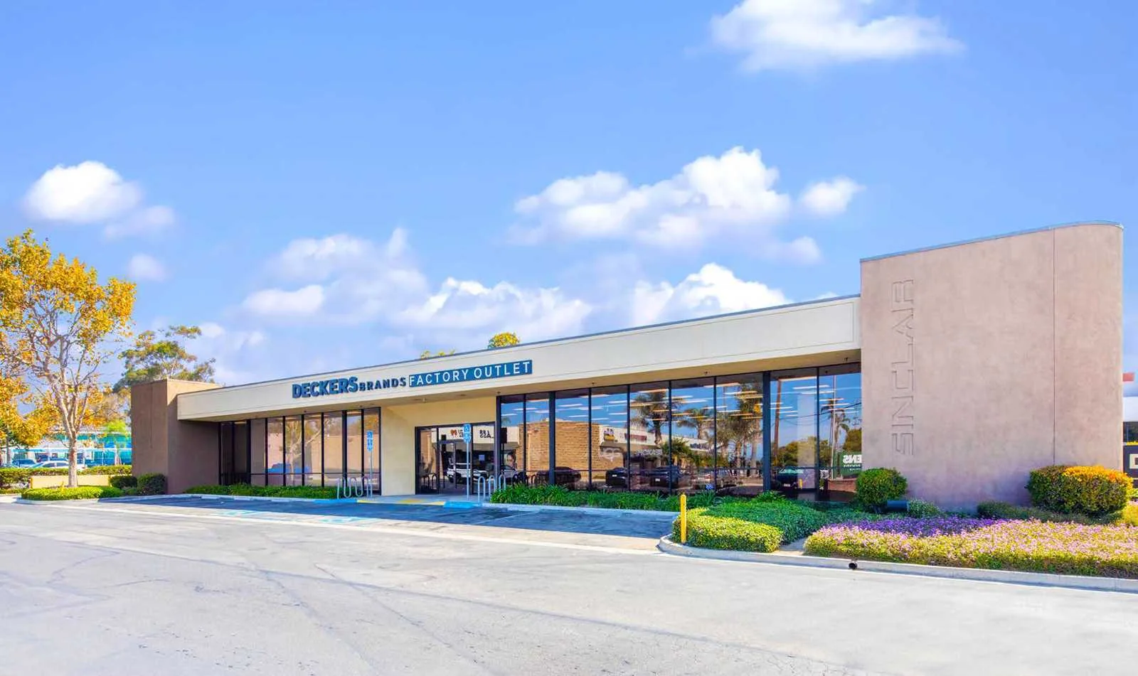 Retail in Ventura, CA — Lease in Ventura, CA, photo 4 of 8