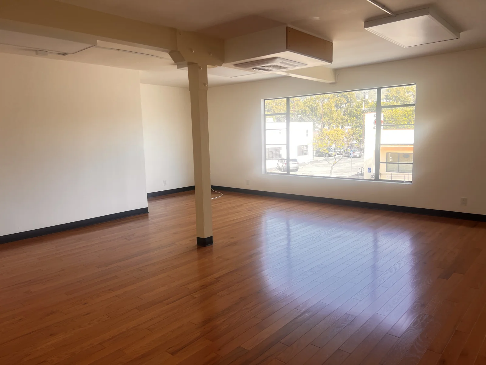 Retail in Ventura, CA — Lease in Ventura, CA, photo 8 of 8