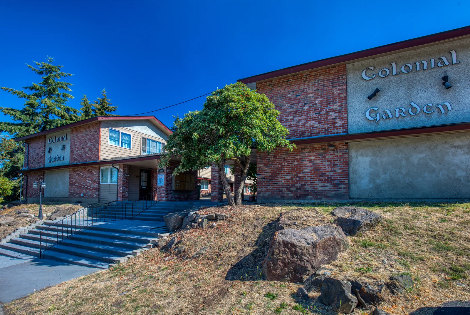 Colonial Garden Apartments — Sale in Tukwila, WA, photo 1 of 8