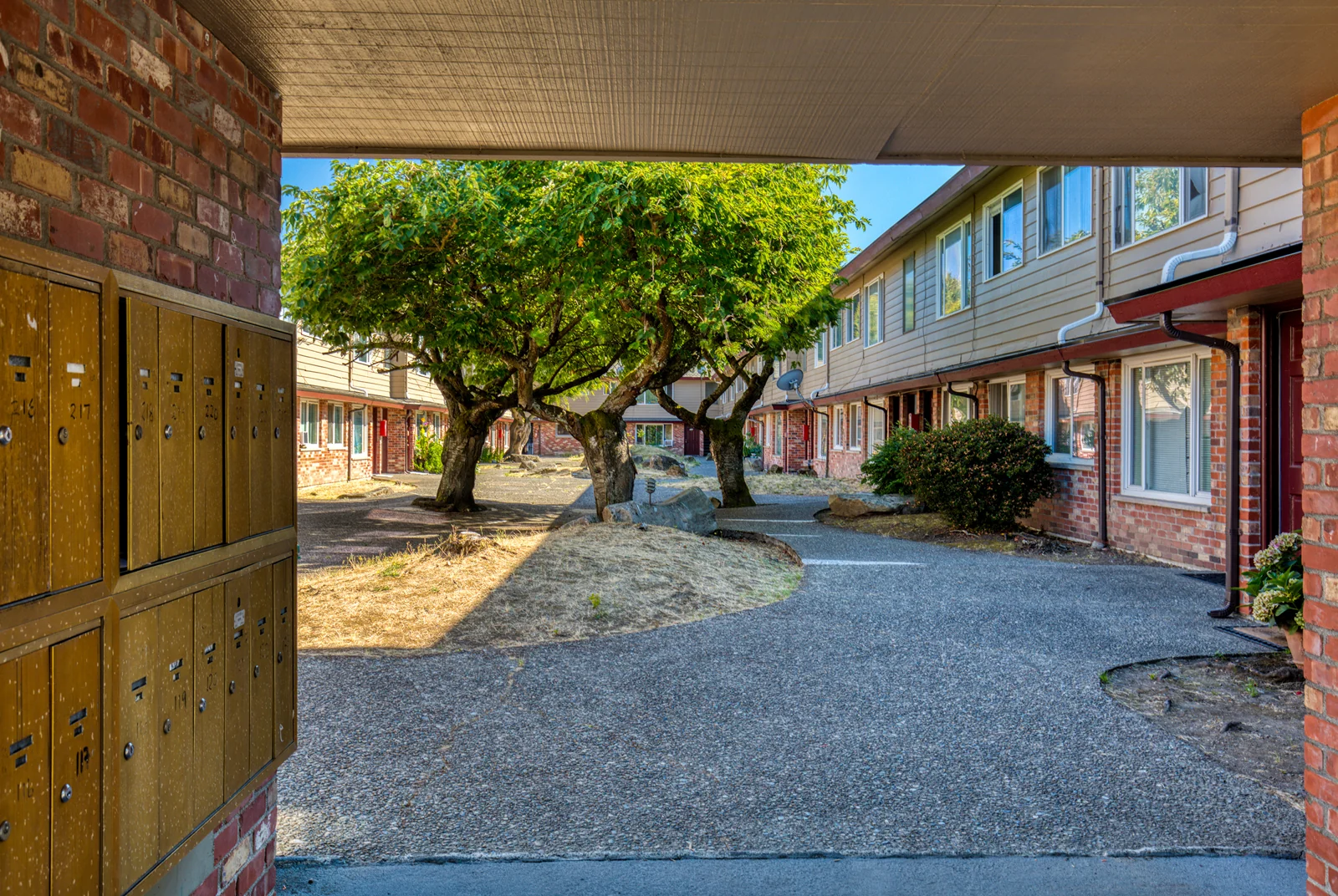 Colonial Garden Apartments — Sale in Tukwila, WA, photo 8 of 8