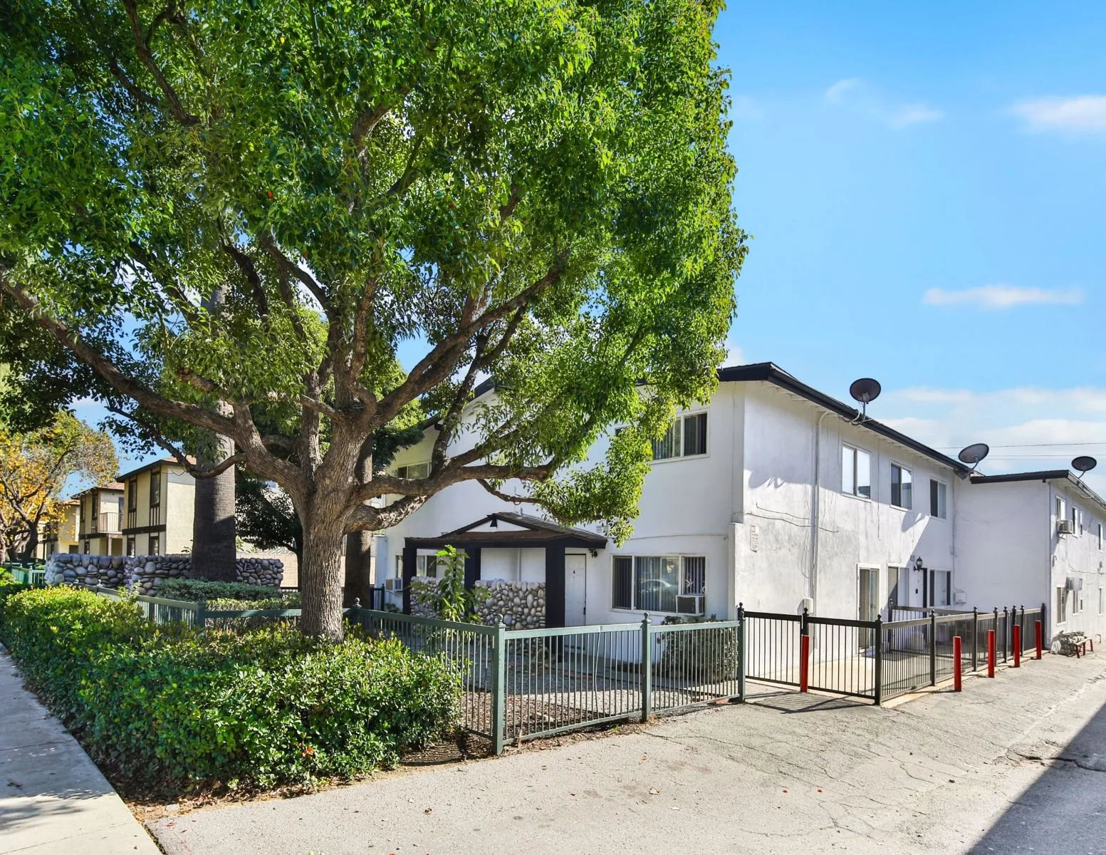 Multifamily in Ontario, CA — Sale in Ontario, CA, photo 1 of 8