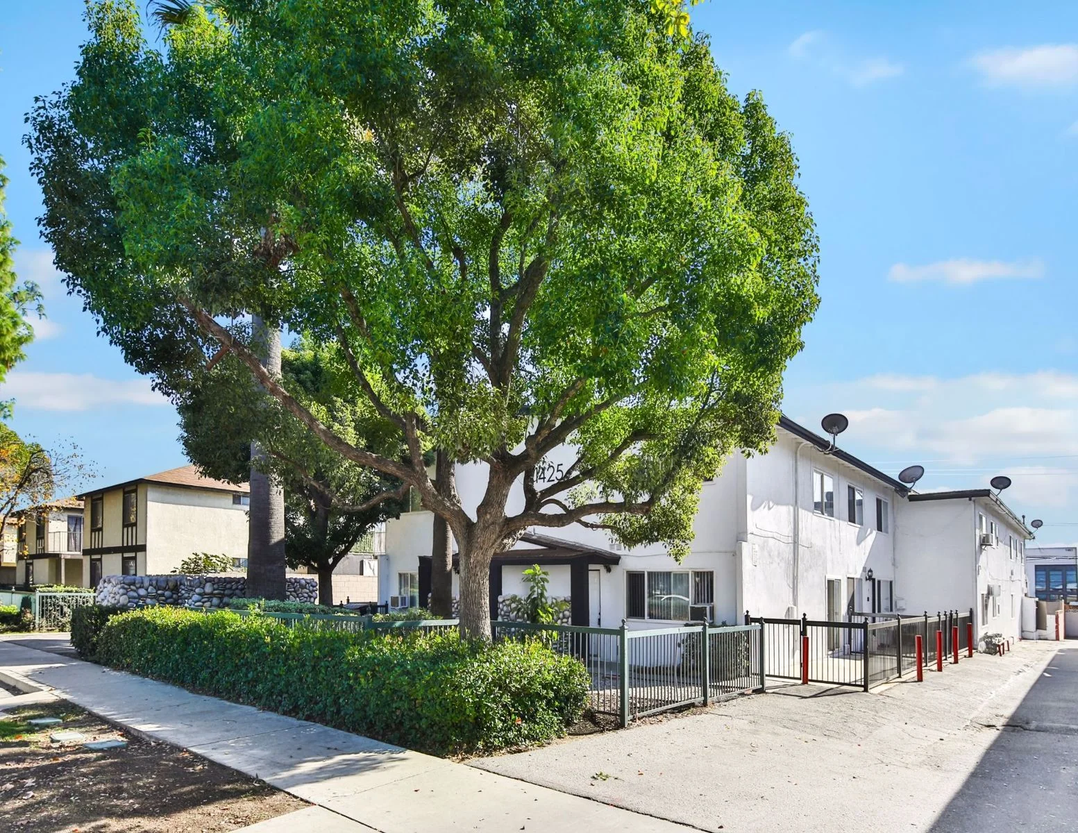 Multifamily in Ontario, CA — Sale in Ontario, CA, photo 2 of 8
