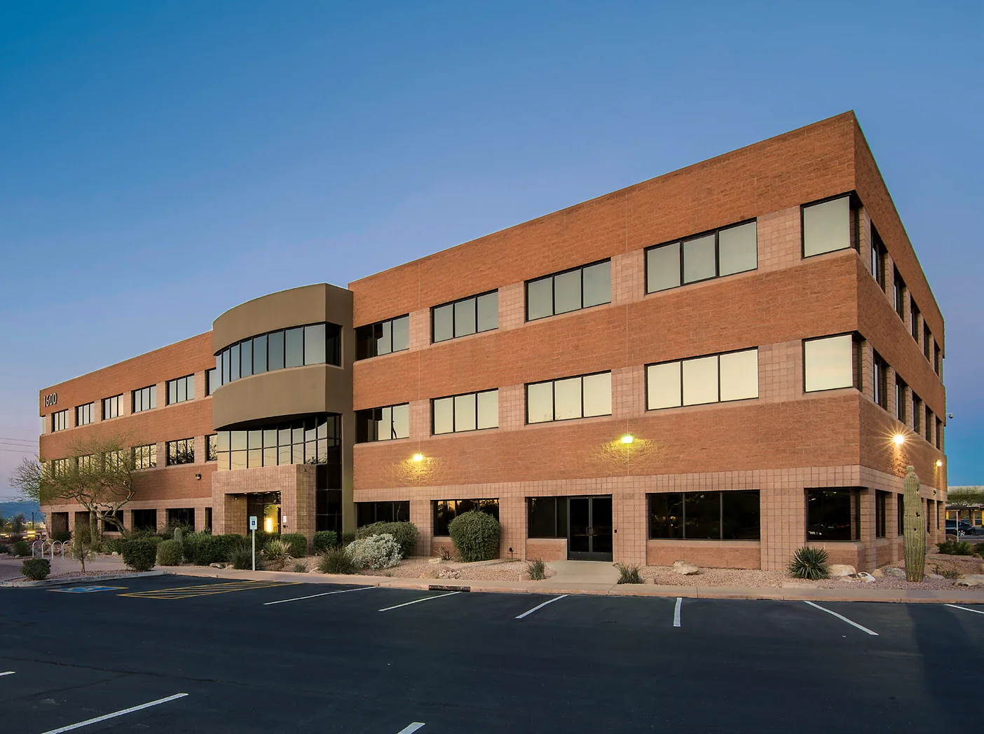 Papago Technology Center – 1600 Building — Lease in Tempe, AZ, photo 1 of 4