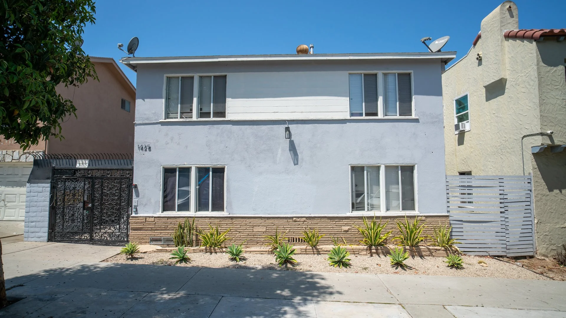 1425 Cedar Ave — Sale in Long Beach, CA, photo 1 of 6