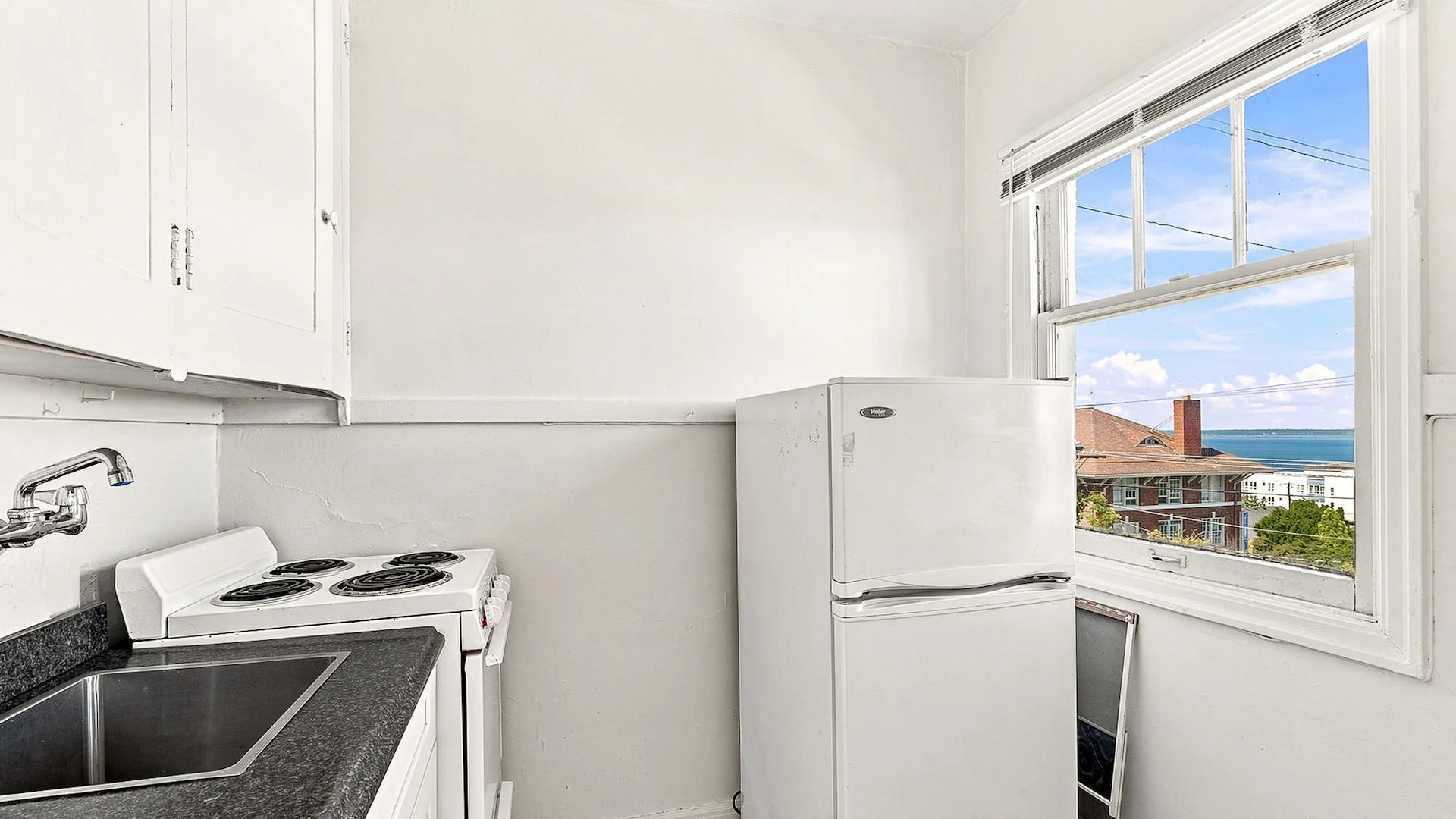 The Alamo Apartments — Sale in Bellingham, WA, photo 2 of 3