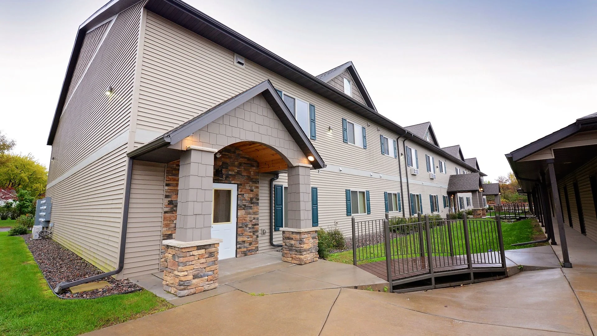 Sunshine Circle Apartments — Sale in Chippewa Falls, WI, photo 1 of 8