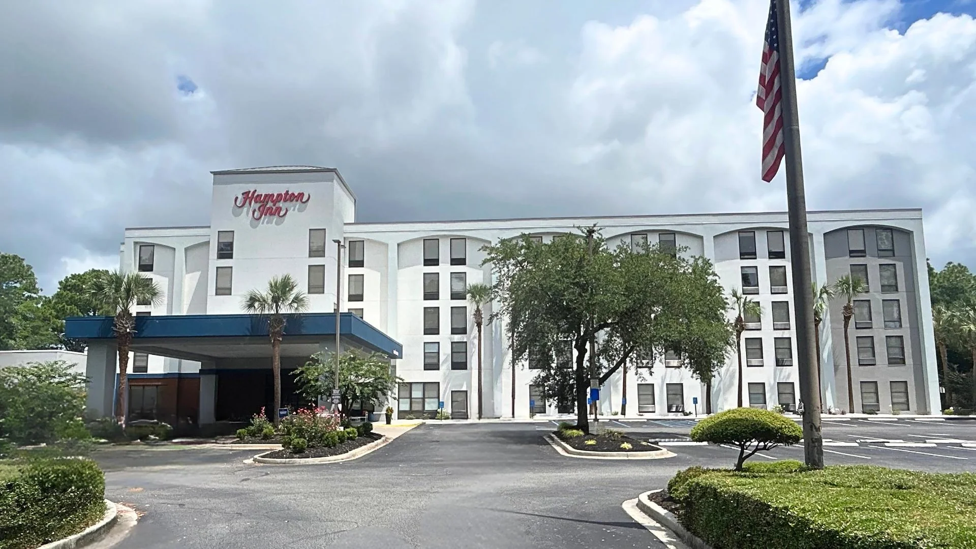 Hampton Inn - Myrtle Beach/Northwood — Sale in Myrtle Beach, SC, photo 1 of 5