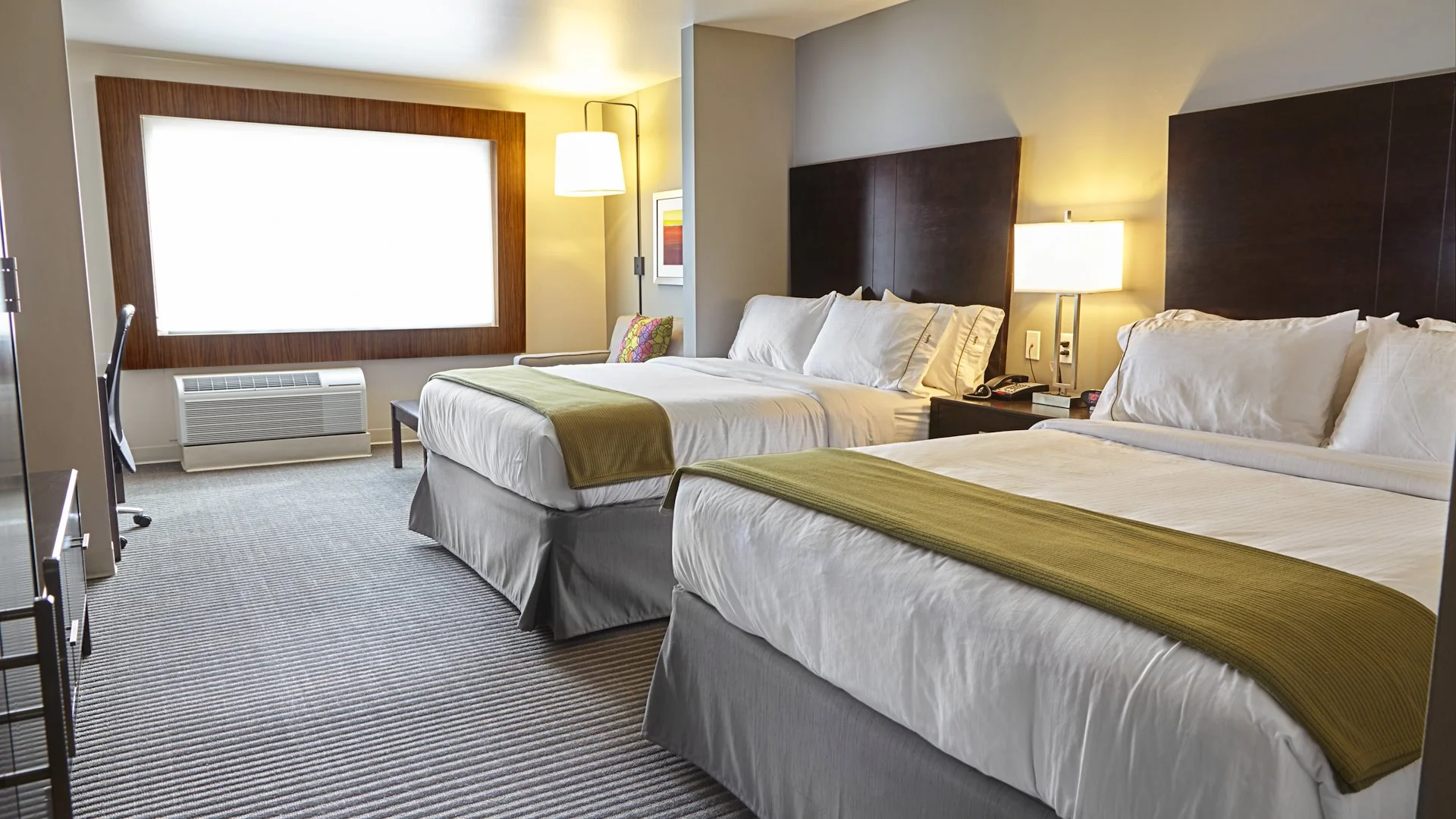 Holiday Inn Express & Suites Tahlequah — Sale in Tahlequah, OK, photo 2 of 6