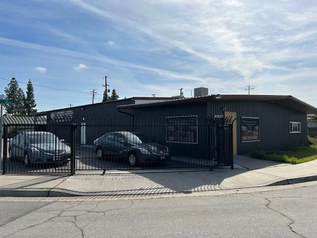 2216 N St — Sale in Bakersfield, CA, photo 3 of 3