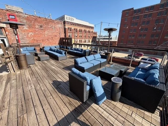 62 E 7th St — Sale in Dubuque, IA, photo 4 of 8