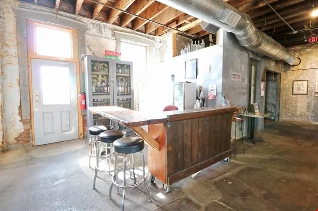 62 E 7th St — Sale in Dubuque, IA, photo 3 of 8