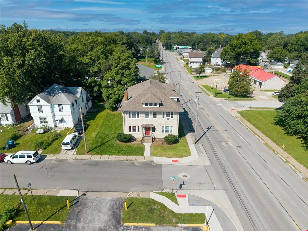 1818 Esplanade Ave — Sale in Davenport, IA, photo 3 of 8