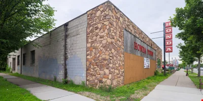 HondaTown Retail & Industrial-Flex Building — Sale in Minneapolis, MN, photo 2 of 8