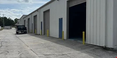 4 Seasons Retail Tarpon Springs FL 34689 — Lease in Tarpon Springs, FL, photo 1 of 8