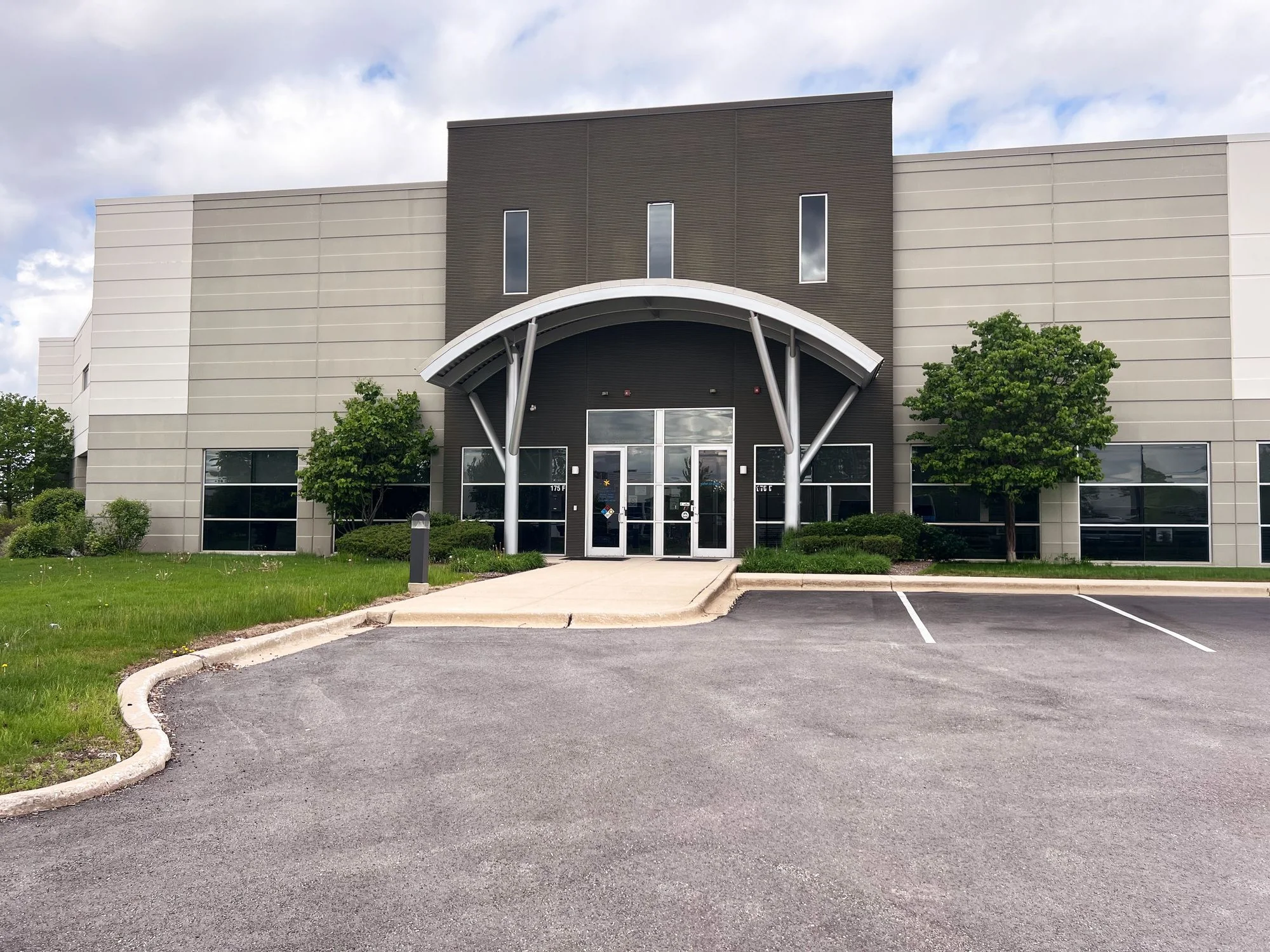175 East Crossroads Parkway - Unit F — Lease in Unit F - Bolingbrook, IL, photo 1 of 8