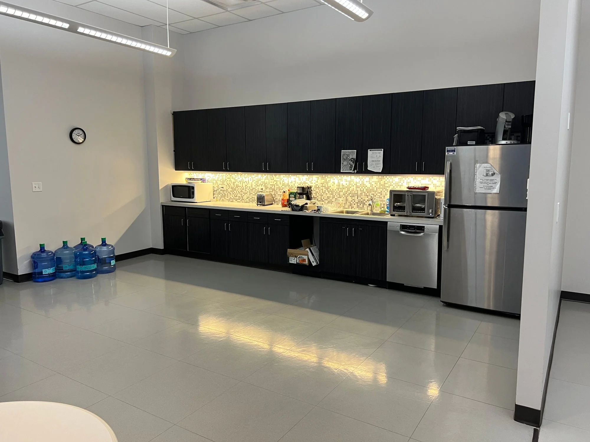 175 East Crossroads Parkway - Unit F — Lease in Unit F - Bolingbrook, IL, photo 2 of 8