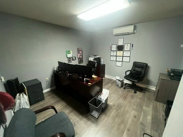 North Plains Shop — Lease in North Plains, OR, photo 3 of 8