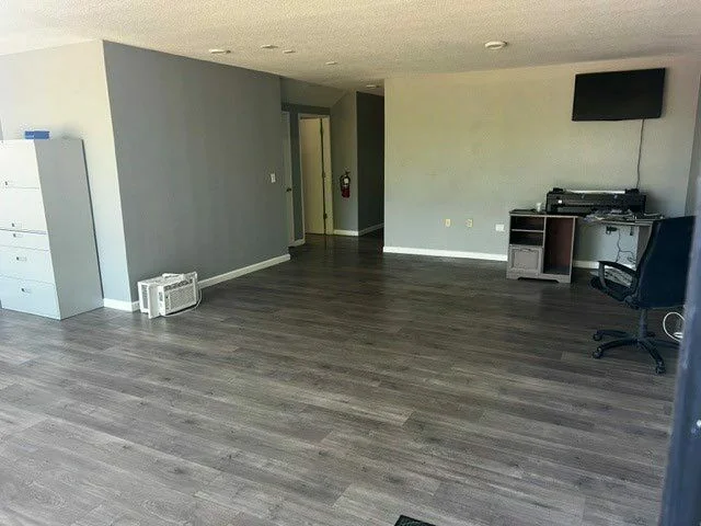 North Plains Shop — Lease in North Plains, OR, photo 4 of 8