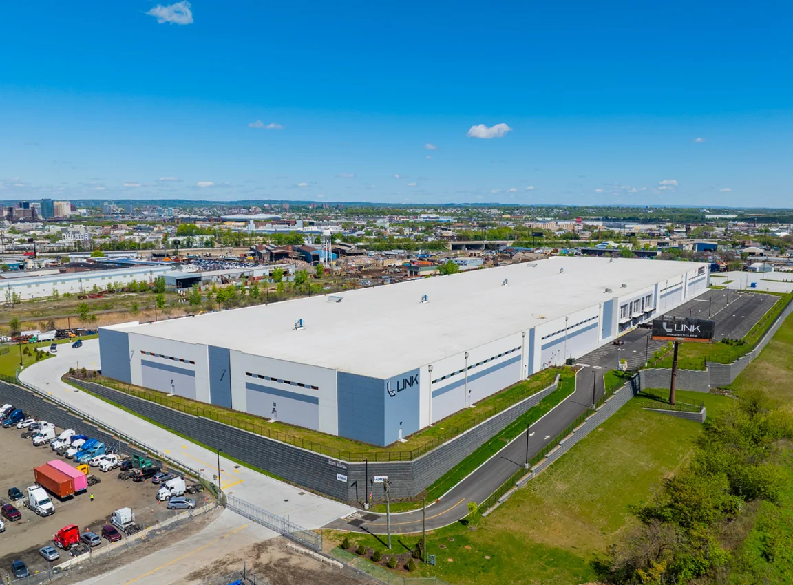 ARROWWOOD LOGISTICS CENTER — Lease in Newark, NJ, photo 3 of 4