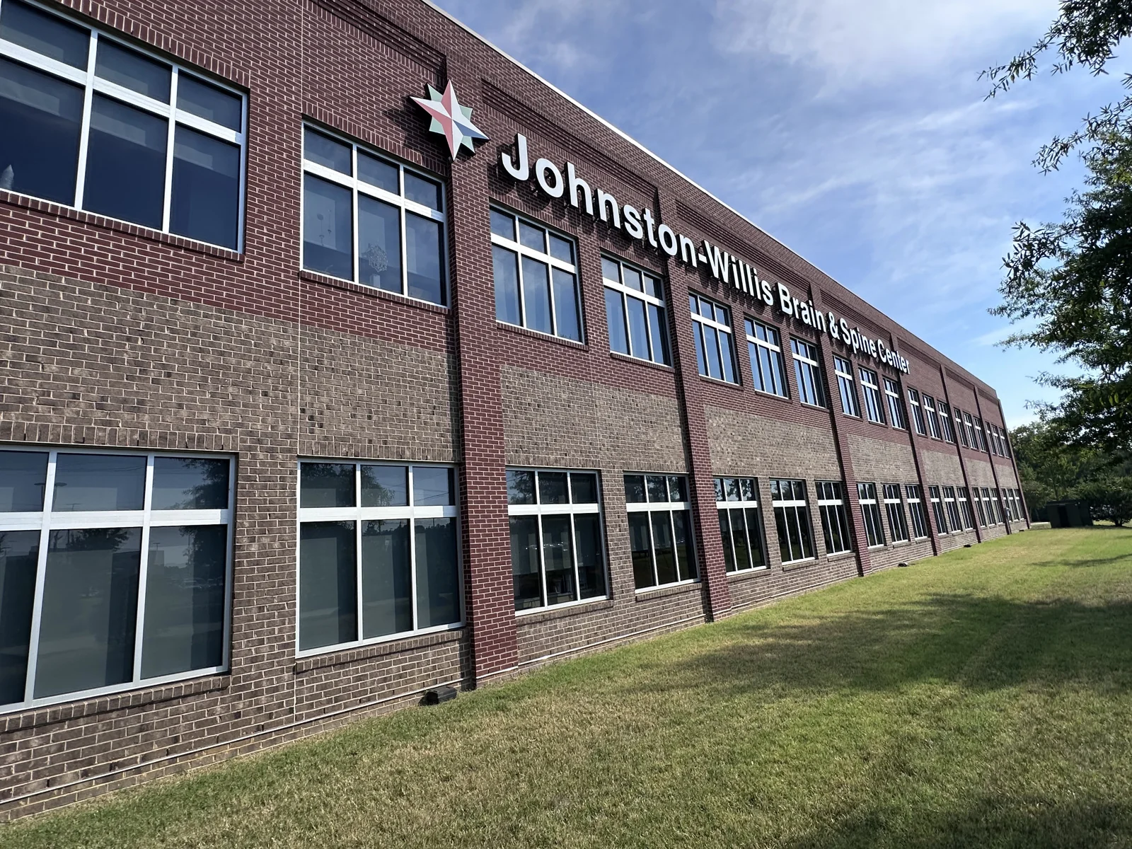 Johnston-Willis Brain & Spine Center — Lease in Richmond, VA, photo 1 of 2