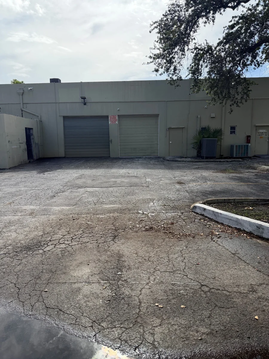Hollywood Industrial Warehouse — Lease in Hollywood, FL, photo 1 of 7